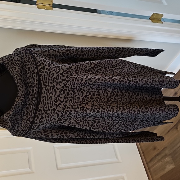 Sweater - Picture 3 of 16